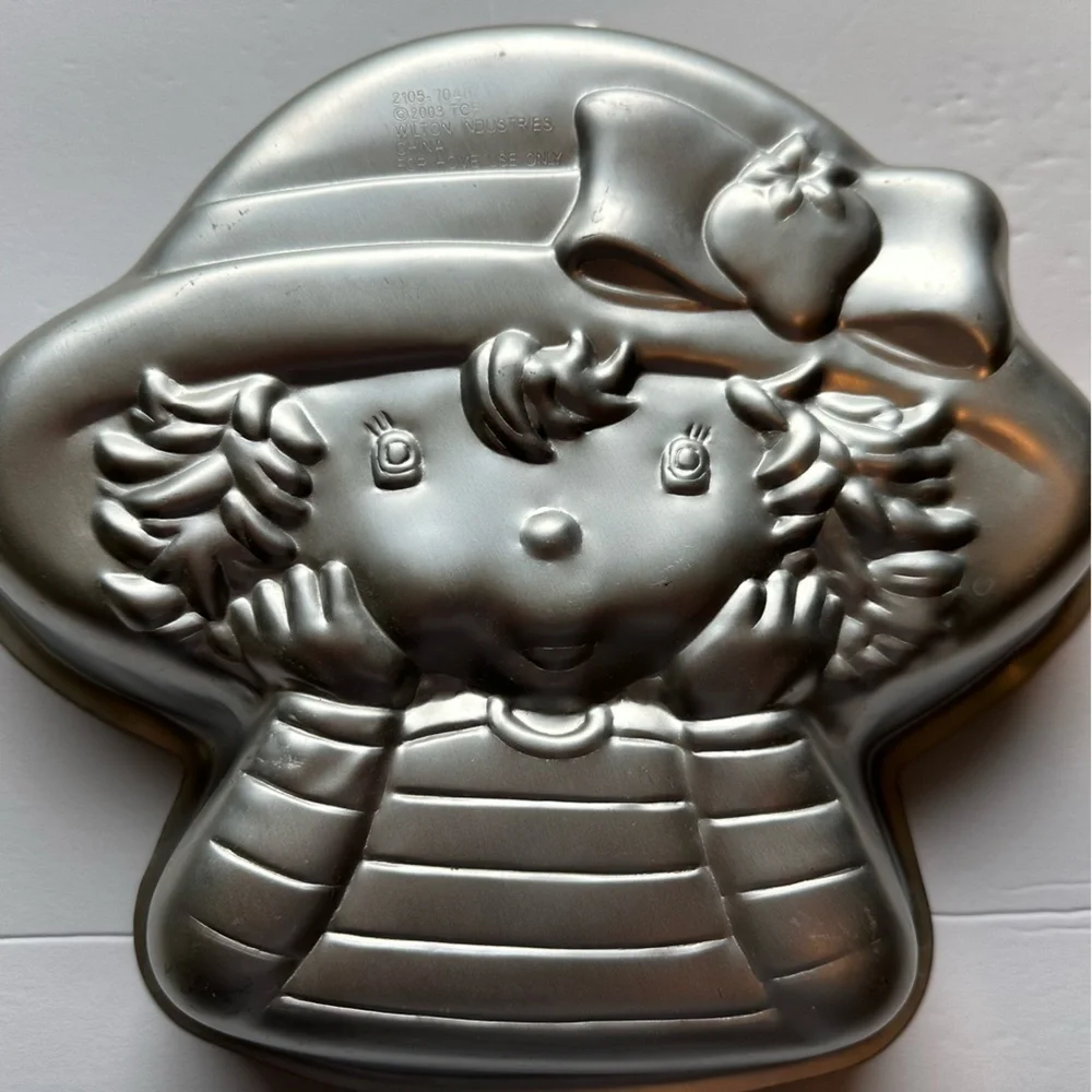 Wilton Vintage Strawberry Shortcake Character Cake Pan 2003 Approx 12”x11”x2”
